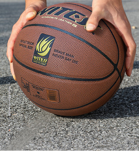 Ballon de basketball léger personnalisé en usine, résistant à l'usure et antidérapant, taille 7 spécifique au jeu - Product Image 4