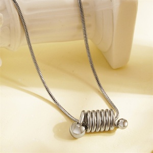 Collar de Cadena de Serpiente con Colgante de Oro, Diseño de Círculo Trenzado, en Acero Inoxidable y Titanio Antideslustre, para Hombre - Product Image 5