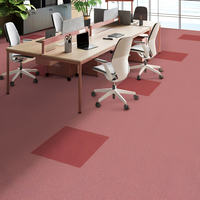 Dalles de moquette modernes 50x50cm en nylon, couleur unie, rembourrées, robustes, modulaires, pour espaces de coworking et salles de réunion (vente en gros)