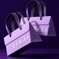 Tas Belanja Kertas Kraft Cetak Offset dengan Pegangan Die-Cut, Logo Embos Mewah, Laris Manis, Warna Pink untuk Makeup