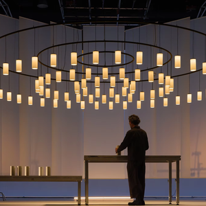 โคมไฟเพดาน LED ทรงกระบอกหลายวงแหวน <span class=keywords><strong>โลหะ</strong></span>และอะคริลิกสั่งทำพิเศษสำหรับโครงการโรงแรม โคมไฟระย้า LED ทรงกลมขนาดใหญ่ สไตล์มินิมอล - Product Image 1