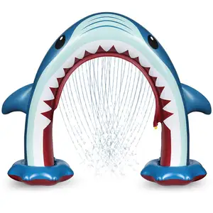 Neues Design Sommer Outdoor-Spielzeug Sprinkler Riesen aufblasbares Hai-Sprinkler Kinder aufblasbare Wasserspitzspiele