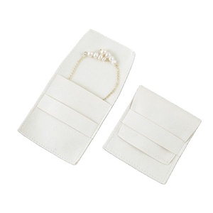Bolsa de Almacenamiento de Joyas Mini de Lujo con Logotipo Personalizado, Bolsa Portátil de Viaje para Aretes y Pulseras para Mujer, Colorida, de Microfibra, con Cierre de Botón - Product Image 5