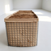 Barrière de défense en sable avec revêtement géotextile et structure en acier
