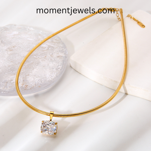 Collier en acier inoxydable plaqué or 18 carats avec pendentif carré en zircon, bijoux minimalistes élégants, cadeau pour femmes - Product Image 2
