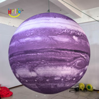 Le géant annoncent le modèle gonflable gonflable de Jupiter de planète pour l'exposition carrée de musée