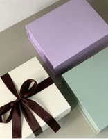 Boîte à courrier en carton ondulé personnalisée, luxueuse, écologique, blanche, avec couvercle magnétique, fermeture pliable, boîte cadeau avec ruban