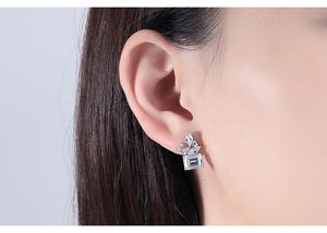 ต่างหูแบบติดหูชุบทองอัลลอยด์สำหรับผู้หญิง ประดับด้วยทองแดงฝังพลอยทรงสี่เหลี่ยมเจียระไนแบบซิร์คอน สไตล์ยุโรปอเมริกัน แฟชั่นทันสมัย - Product Image 6