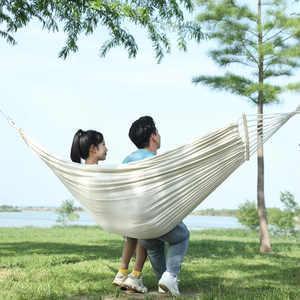 Hamaca Portátil de Nailon para Acampar al Aire Libre, Diseño a Rayas, para 2 Personas, Capacidad de 300 kg, 270 cm de Largo, Venta al Por Mayor - Product Image 1