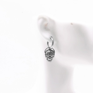 Pendientes Personalizados para Hombre, Acero Inoxidable 316L, Hipoalergénicos, Chapados en Oro, con Diseño de Calavera y Daga, Estilo Punk Gótico Vintage, para Regalo - Product Image 4