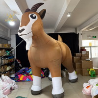 Sculpture gonflable personnalisée de chèvre de dessin animé pour événement promotionnel hors ligne de marque laitière, installation artistique gonflable de l'année du Zodiaque