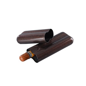 Estuche para Cigarros de Cuero con Clip de Fibra de Carbono Boshiho Travel - Product Image 1