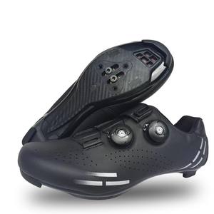 Nuove <span class=keywords><strong>Scarpe</strong></span> <span class=keywords><strong>da</strong></span> <span class=keywords><strong>Ciclismo</strong></span> Personalizzabili in Carbonio alla Moda Impermeabili <span class=keywords><strong>da</strong></span> Bici <span class=keywords><strong>Mtb</strong></span> Riflettenti Colorate <span class=keywords><strong>da</strong></span> Uomo - Product Image 2