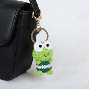 Porte-clés Grenouille Créative, en Laine Faite Main au Crochet, Écologique, Style Lettre, Forme Irrégulière, Pendentif Fini en Forme de Mignonne Poupée de Dessin Animé - Product Image 4