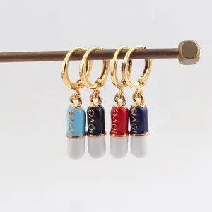 Joyería de moda para mujer, aretes de gota con cápsula de medicina, de latón, chapado en oro, esmalte geométrico, letras de amor Rojas