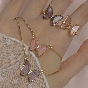 Cincin Kupu-kupu Kristal Kaca untuk Wanita Perhiasan Tangan Manis Wanita Wanita Cincin Aksesori Emas Hadiah Cincin Pertunangan Femme Pria - Product Image 1