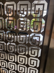 Divisorio Moderno Retrò in Acciaio Inossidabile, Schermo Decorativo di Lusso per Interni di Ristoranti - Product Image 3