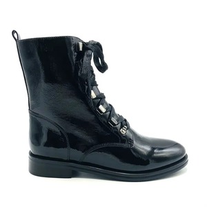 Bottes de moto en cuir verni noir imperméables à double ouverture avec lacets et fermeture éclair pour femmes - Product Image 2