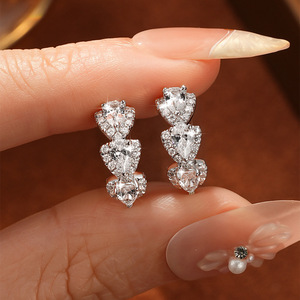 Pendientes de aro de cobre con diamantes de moissanita talla pera de 2.1 quilates, calidad VVS D GRA, chapados en oro de 14K, estilo vintage para mujer. - Product Image 3