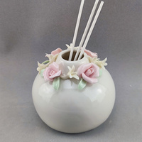 Diffuseur de parfum en céramique nordique miniature, motif rose en relief, fait main, parfum bois de santal naturel, livraison rapide, décoration d'intérieur