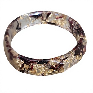 Brazalete de Resina Hecho a Mano, Forma Redonda, con Puntos Dorados y Morados, Joyería Coleccionable Artística, Técnica de Fundición - Product Image 2