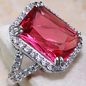 Anello da Sposa Stile Rubino Quadrato per Donne, Elegante Gioiello da Dito per Matrimonio - Product Image 1