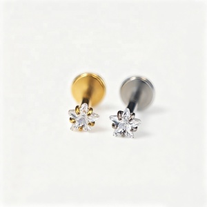 Orecchini a lobo in titanio G23 a forma di stella quadrata e cuore con zirconi, a pressione, con retro piatto, per piercing alla cartilagine e al <span class=keywords><strong>trago</strong></span> - Product Image 5
