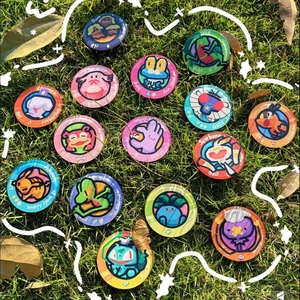 Tavolo da gioco Carrom con distintivo Pokémon DM, in PVC, decorazione per la casa, regalo da collezione per i fan - Product Image 3