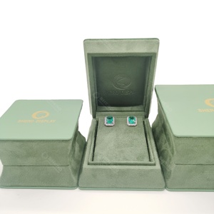 Boîte à bijoux de luxe en velours doux vert avec logo personnalisé emballage cadeau boîtes collier bague - Product Image 4