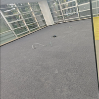 Dalles de moquette carrées en PVC pelucheux antidérapantes, ignifuges et écologiques de haute qualité 50x50cm pour usage commercial, bureaux et hôtels