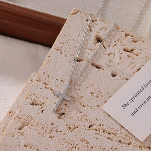 Minik Dainty tasarım paslanmaz çelik 18k altın kaplama küçük boy zirkonya kakma çapraz kolye kolye kadınlar için moda takı - Product Image 4