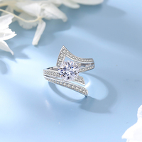 Bijoux de mode Bagues en argent sterling 925 à quatre broches CZ Diamant Irrégulier Moissanite Anneaux pour femmes