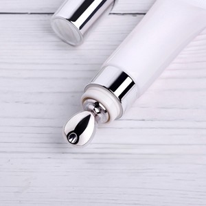 Brillo Labial Líquido Vegano al por Mayor en Colores Personalizados con Fórmula de Jugo y Gelatina, Tinte Hidratante de Larga Duración para una Hidratación Brillante - Product Image 1