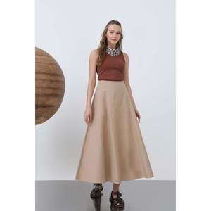 Jupe longue évasée élégante pour femme de la marque Soul, couleur camel, pour occasions décontractées et spéciales - Product Image 1