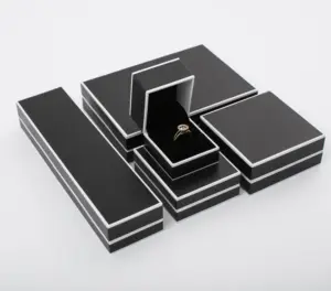 2020 Custom Box Verpakking Sieraden Verzending Doos Plastic Zwarte En Witte Kleur Groothandel Dozen Voor Sieraden
