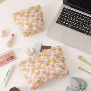 Nouvelle Trousse <span class=keywords><strong>de</strong></span> Maquillage Florale 2026 à Fermeture Éclair, Grande Capacité, Portable, Organisateur <span class=keywords><strong>de</strong></span> <span class=keywords><strong>Voyage</strong></span> pour Femmes, à Tenir à la Main - Product Image 3