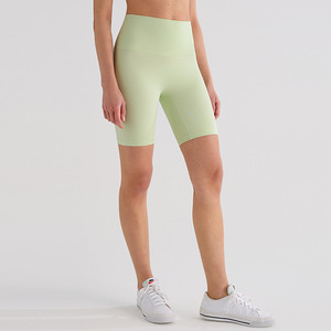 Shorts de yoga et de fitness sans couture personnalisés en usine - Très élastiques, séchage rapide et effet push-up pour l'entraînement, le yoga et la course à pied - Product Image 4