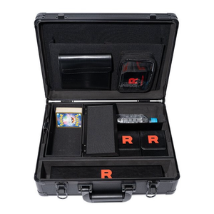 Bolsa de Viaje para Pokémon TCG - La Gloria del Equipo Rocket, Maleta Valigetta, Disponible para Pre-orden en JAP - Product Image 1