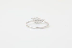 แหวน LEAF สีขาว ทอง 14K เพชร เครื่องประดับขายส่ง ผู้ผลิตเครื่องประดับสั่งทำ แหวนซ้อนสำหรับผู้หญิง สไตล์มินิมอล เพชร - Product Image 3