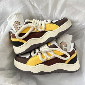 Baskets décontractées tendance à lacets pour hommes, style skateboard et marche, avec design bas et personnalisable - Product Image 1