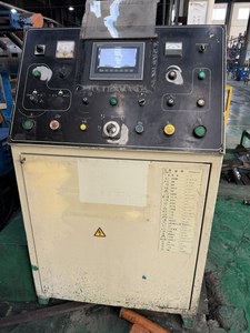 Presse de 600 tonnes avec course de 250 mm, table de 2800 x 1550 mm, banc de travail mobile avant pour applications d'emboutissage et de formage des métaux - Product Image 3