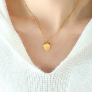 Collar con colgante hexagonal de <span class=keywords><strong>cara</strong></span> brillante, joyería de moda, PVD, chapado en oro de 18K, acero inoxidable, forma geométrica Irregular - Product Image 5