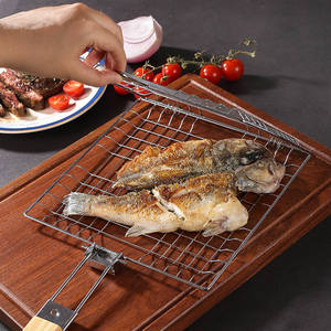 पोर्टेबल स्टेनलेस स्टील बीबीसी ग्रिल के लिए लॉकिंग और तह लकड़ी के हैंडल के साथ पोर्टेबल स्टेनलेस स्टील बीबीसी ग्रिल टोकरी - Product Image 3