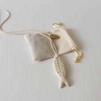 Collier pendentif en os de poisson et coquillage en porcelaine blanche, style européen et américain, pour femme, avec chaîne en corde, idéal pour le quotidien