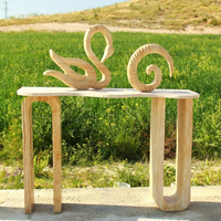 Table console en marbre travertin beige Dream Home avec plateau à bords ondulés, découpe en arche, pied latéral en U, base en U, meuble d'entrée pour hall
