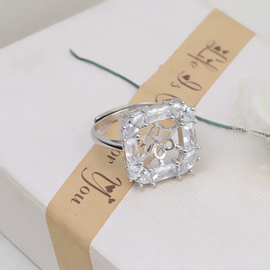 Anillo de Plata S925 Wenchi con Base Cuadrada y Perla Ajustable, Modelo 16804, Joyería Elegante para Mujer, China - Product Image 2