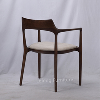 Fauteuil en bois avec siège rembourré confortable, design ergonomique, entièrement assemblé, chaises de salle à manger rembourrées avec accoudoirs