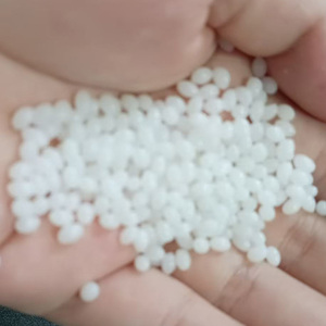 Élastomères thermoplastiques TPR/<span class=keywords><strong>TPV</strong></span>/TPE, granulés blancs de qualité alimentaire remplis de talc, matière première - Product Image 1