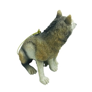 Figurine d'animal sauvage en résine peinte à la main, statue de loup mère et bébé, ornements de Noël suspendus - Product Image 3