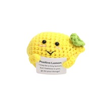 Pendentif légume citron au crochet fait main expression de fil tricoté avec des ornements ou des jouets de sac de Noël à énergie positive